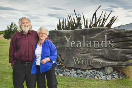 peter-and-vai-yealands-sign-0070230