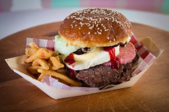 Carello del Gelato's 'Sweet As' Kiwi Burger