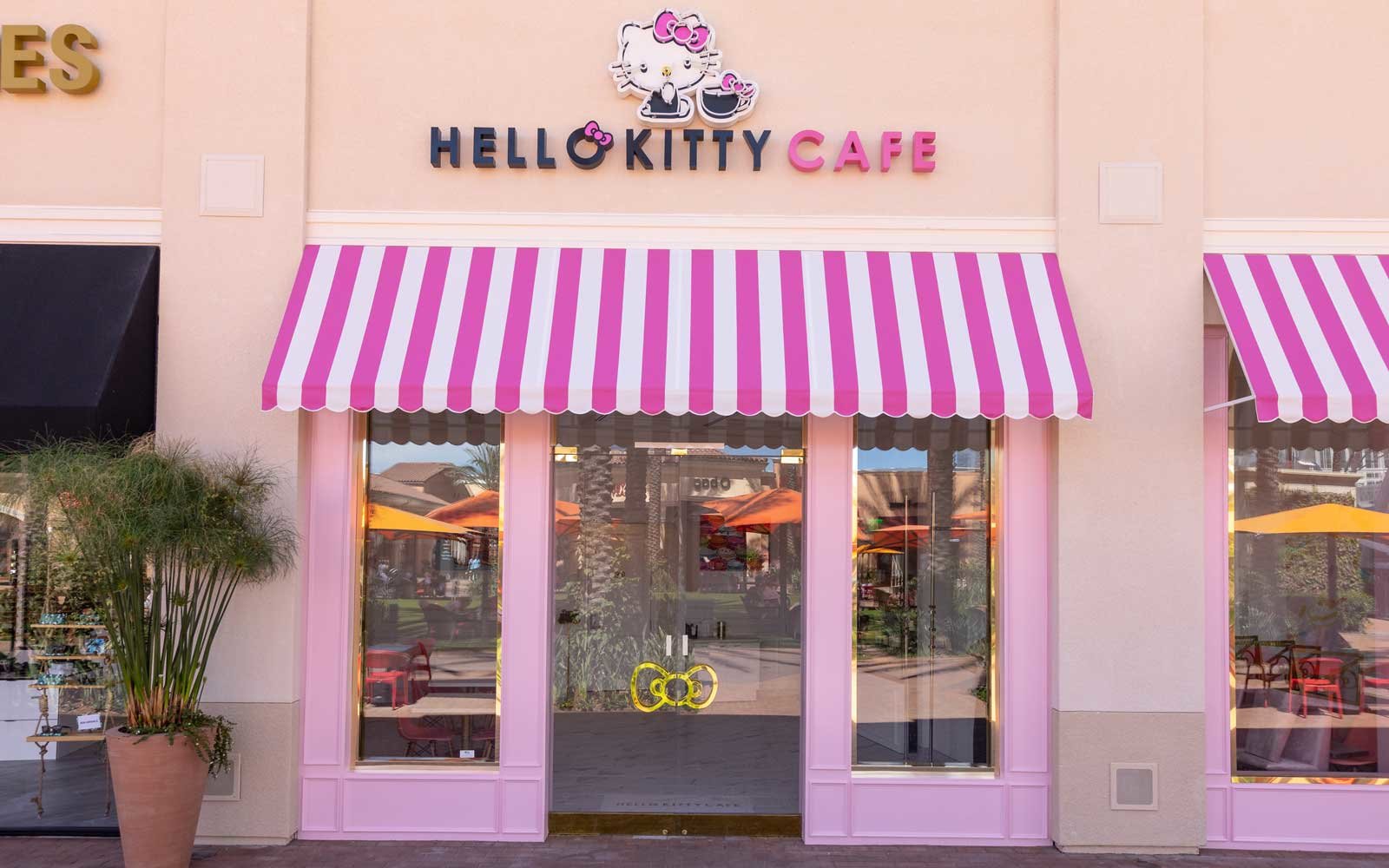 HELLO KITTY GRAND CAFÉ
