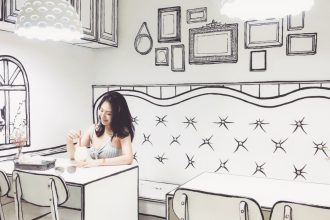 OPTICAL ILLUSION DRAWING CAFÉ