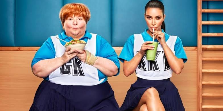 Sharon sitting next to kim while sipping on straws