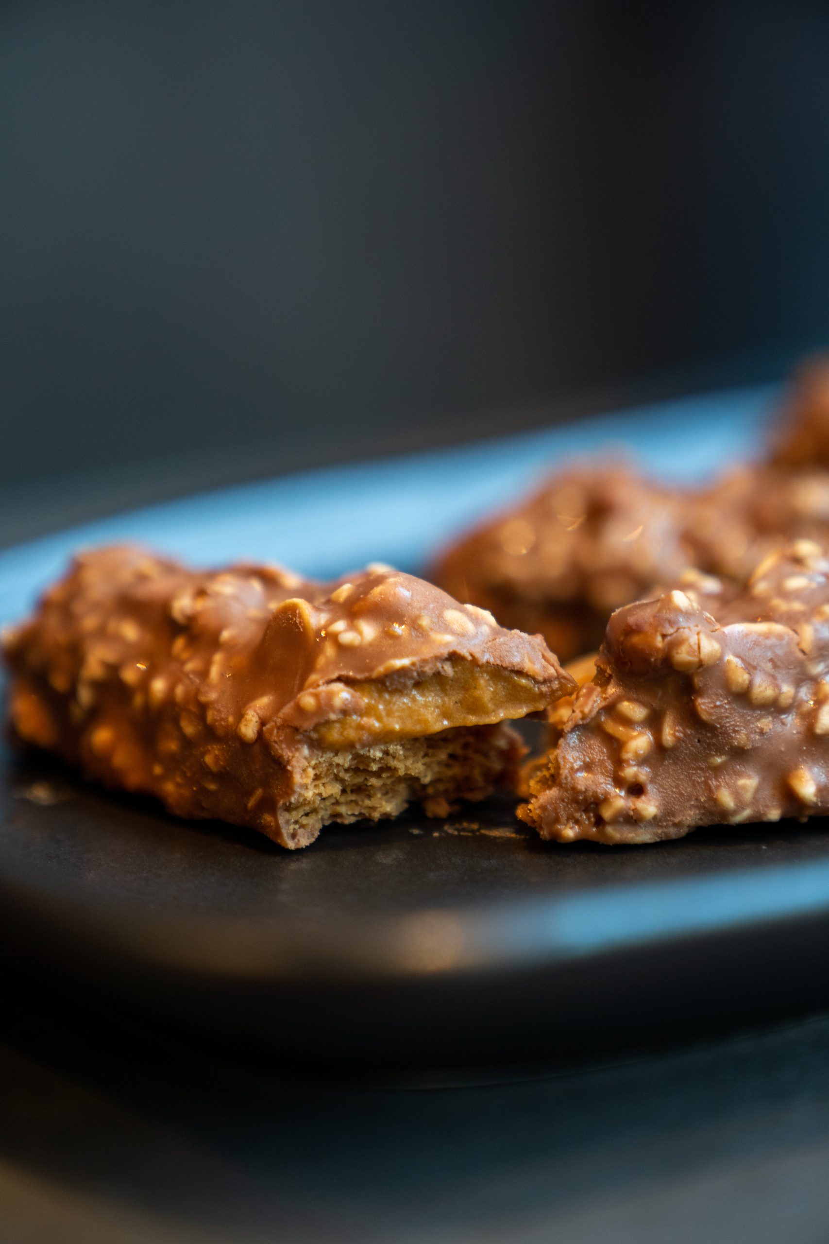Snickers bar. Shortbread-caramel-roasted peanuts