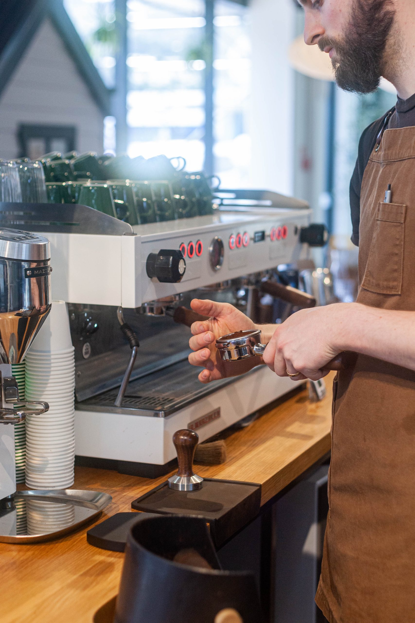 hand making coffee