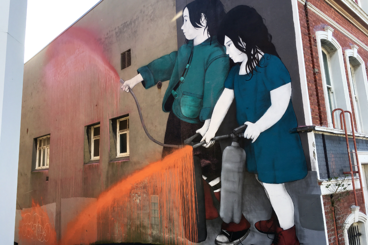No-Name-Alley-spray