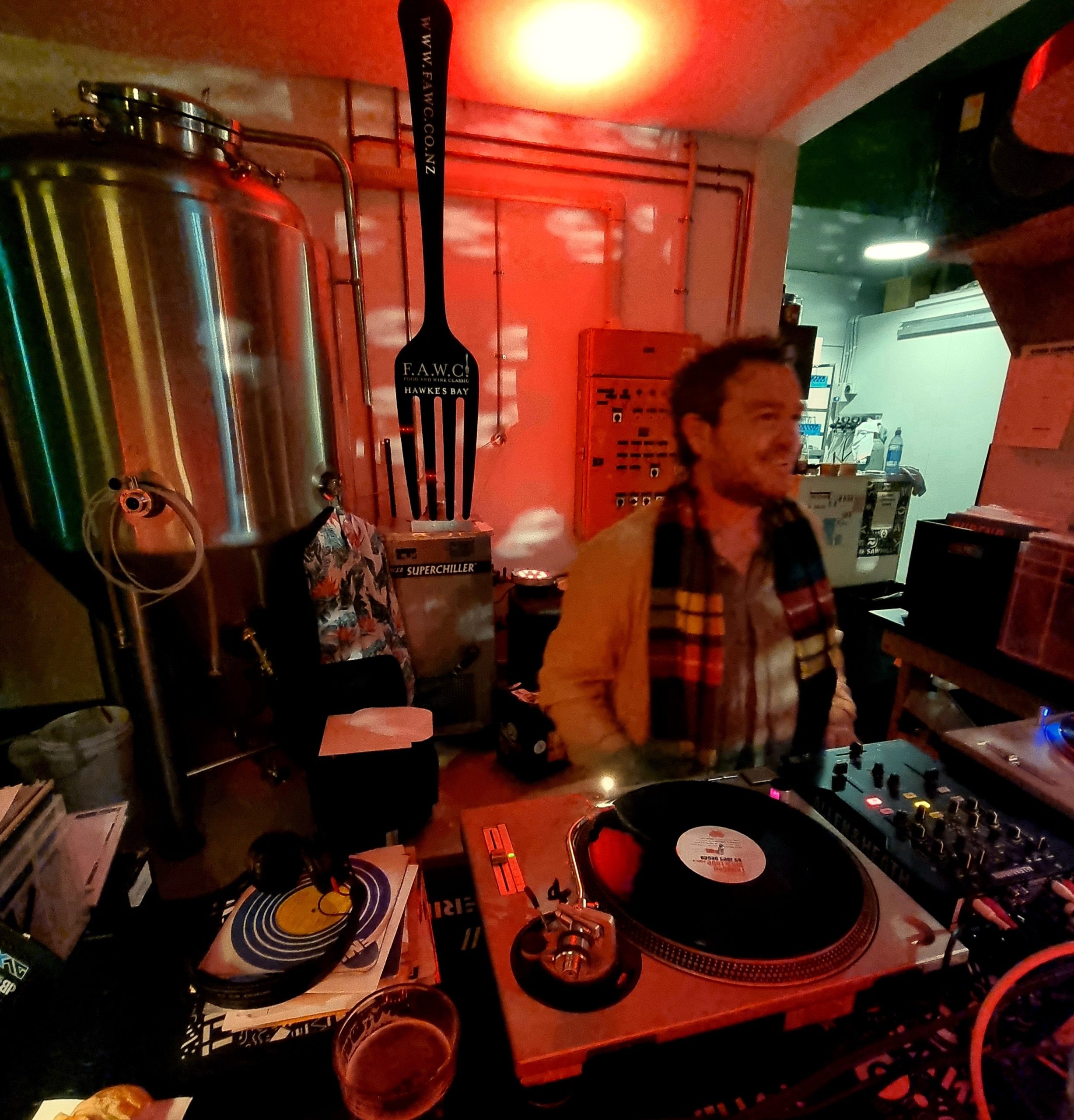 Giant DJ