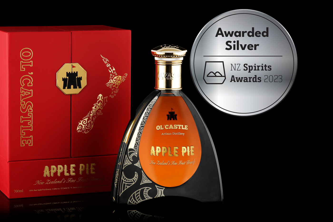 apple-pie-and-box-blackbackground-with-reflection-awards