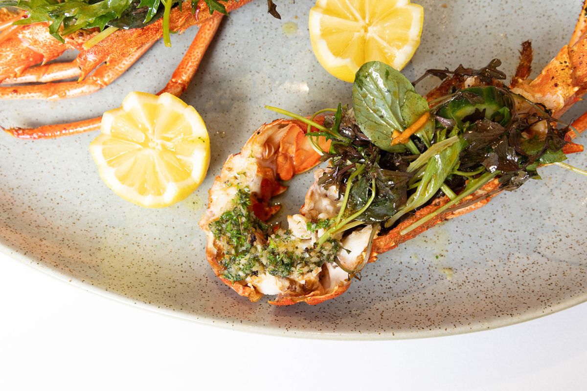 Crayfish Nights Launch at Eight Restaurant – A Luxurious Sunday Indulgence at No Extra Cost