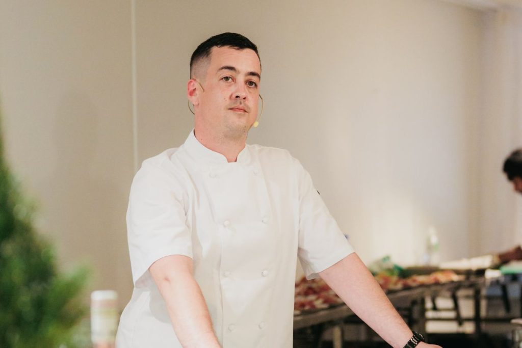 Rob Hooper Spreading the Christmas Spirit - Restaurant & Café