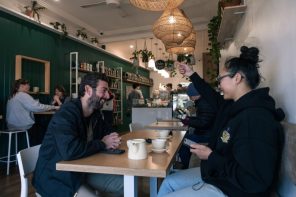 Australian Cafés Face Leadership Crisis